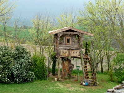 CHALET EPOCA 1800 POSIZIONATA SULL'ALBERO CON SAU