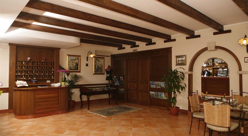 ricevimento dell'hotel Tortora di Cosenza
