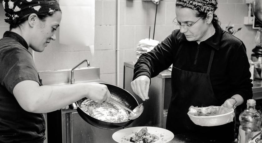 Chef al lavoro, hotel con ristorante stellato