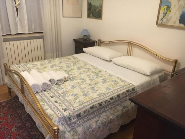 Camera matrimoniale villa vacanze biancheria inclusa Umbria-Perugia 