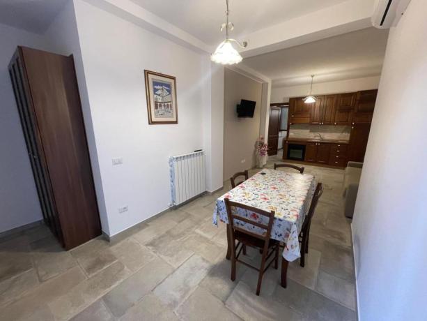 Appartamentino per 4 persone con cucina e divano 