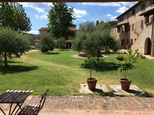 Agriturismo vicino Petrignano con piscina esterna 