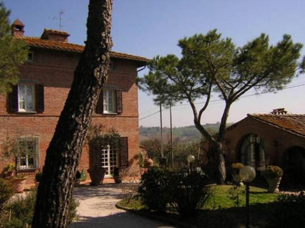 Casale del 1800 e il suo giardino 