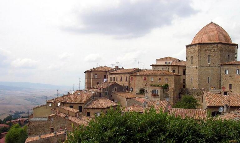 Visita Volterra, vacanza in appartamento/camere Castagneto Carducci