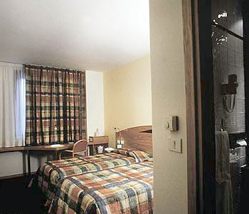 Camere Doppie Triple e Quadruple in hotel Foligno