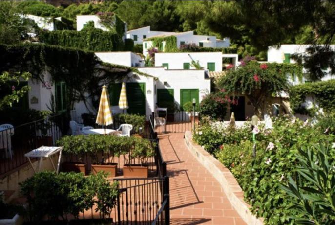 Appartamenti vacanze con giardino fronte mare 