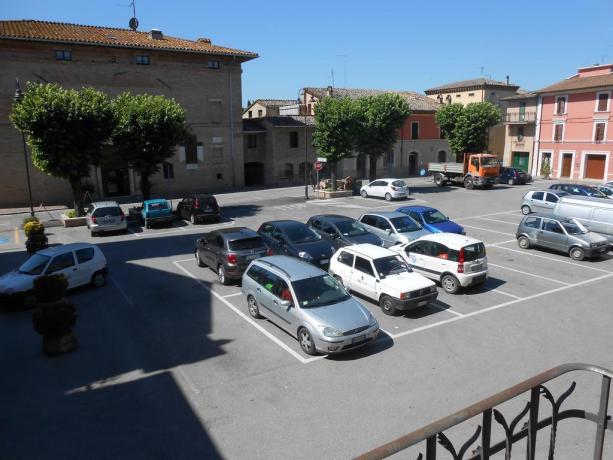 Parcheggio gratuito fronte appartamenti vacanza vicino Assisi