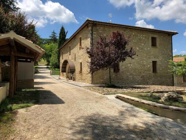 Casale con camere romantiche vicino Gubbio 