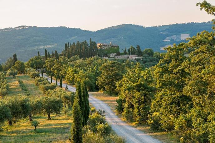 Appartamenti-Vacanza con Piscina Panoramica e Campo da Tennis 