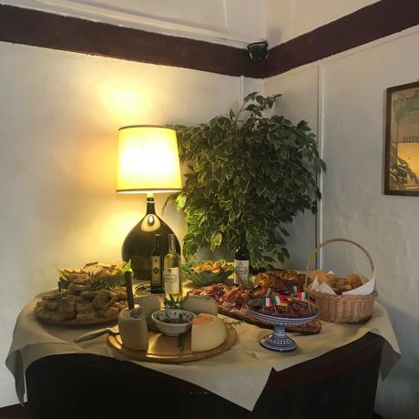 Buffet con i nostri prodotti locali  