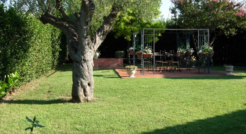 Giardino allestito per feste all'aperto