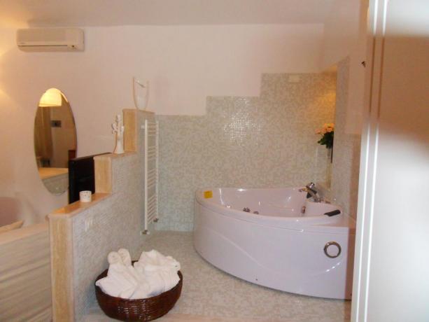 Bagno romantico con vasca per coppia Hotel Bracciano 