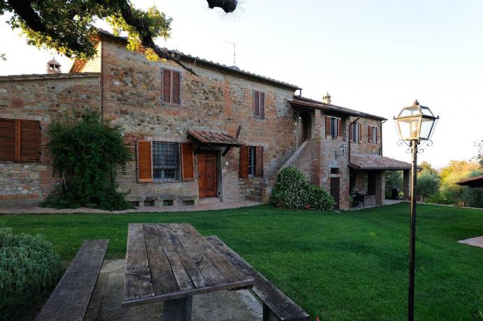 Agriturismo con giardino vicino al Lago Trasimeno 