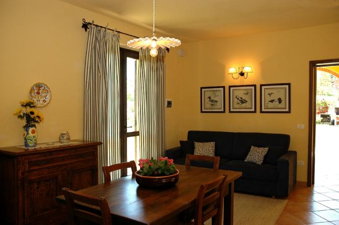 Salone con Divano letto e Cucina Umbria