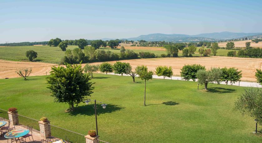 Grande viale di accesso strada privata