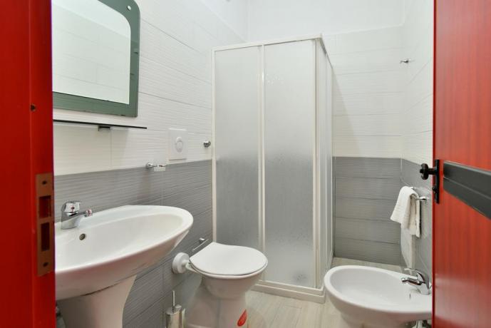 Bagno con box doccia Pizzoferrato