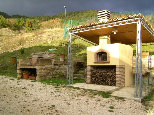 Agriturismo Gubbio famiglie, spazio aperto, piscina, trekking.