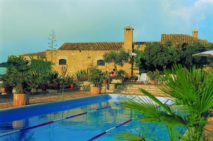 Casale con Piscina Panoramica a Trapani