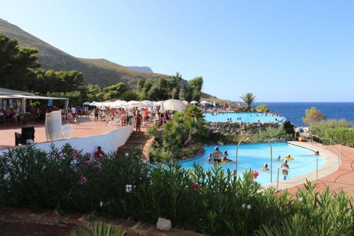 Villaggio sul mare con piscine e animazione, Trapani 