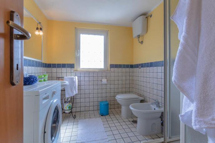 Casale 10/15/20/23 persone a Rieti: Bagno con Lavatrice