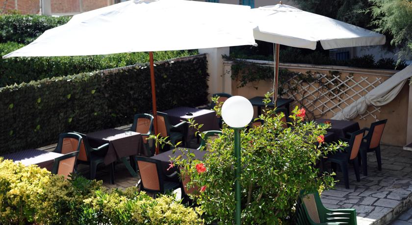Prima colazione continentale, sulla terrazza