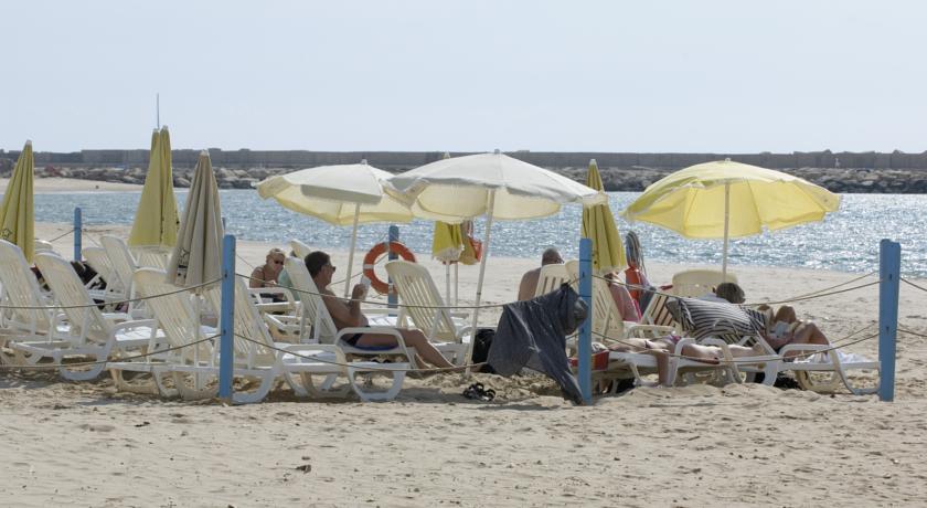Villaggio con Spiaggia Attrezzata a Scoglitti