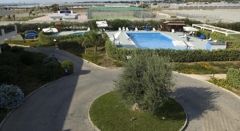 Villaggio vicino al Mare con piscina tennis calcetto