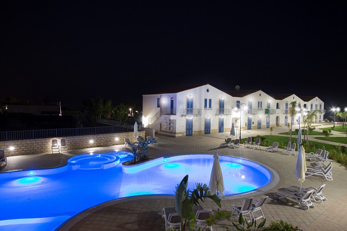 Resort con Spa e piscina vicino al mare