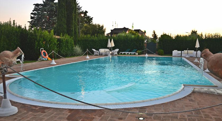 Hotel Piscina e Ristorante tipico Umbro Assisi 