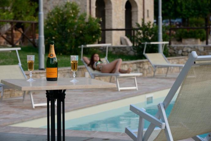 Casa Vacanze con piscina privata aperitivo 