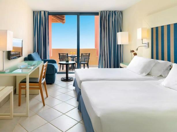 Ampie camere con vista in villaggio fronte mare 