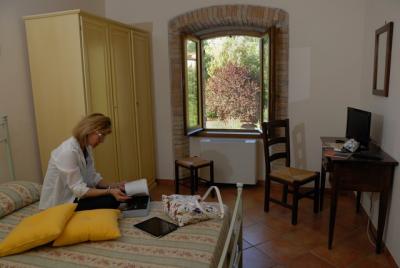 Camere con pavimenti in cotto e mobili rustici