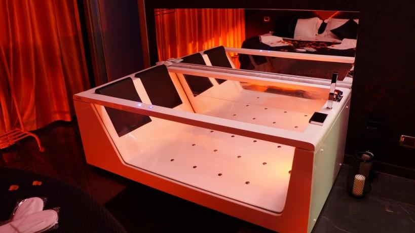Vasca idromassaggio doppia in passion room