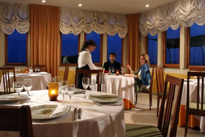 Ristorante "Il Poggio" vista panoramica sulla Val d’Elsa