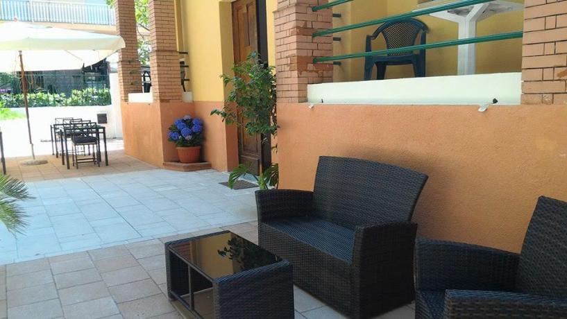 Angolo relax esterno con salottino