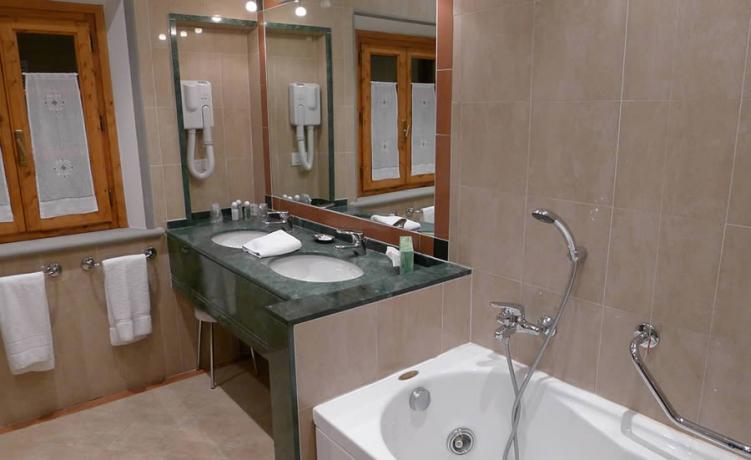 Bagno con vasca idromassaggio nel Chianti