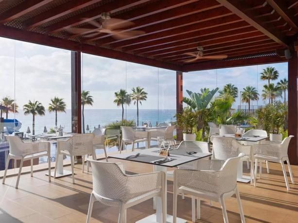 Bar fronte mare analcolici e alcuni alcolici gratis 