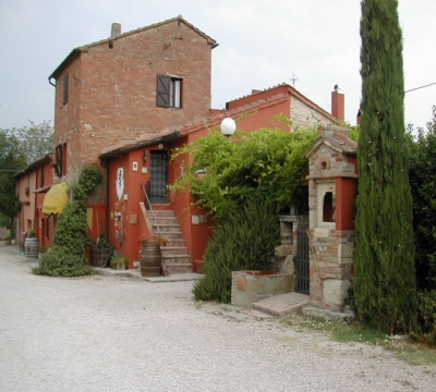 sul Lago Trasimeno, slpendido casale Umbro nello splendido parco del Lago Trasimeno