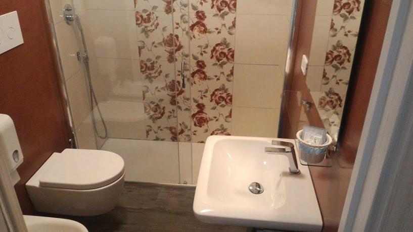 Bagno privato con ampia doccia