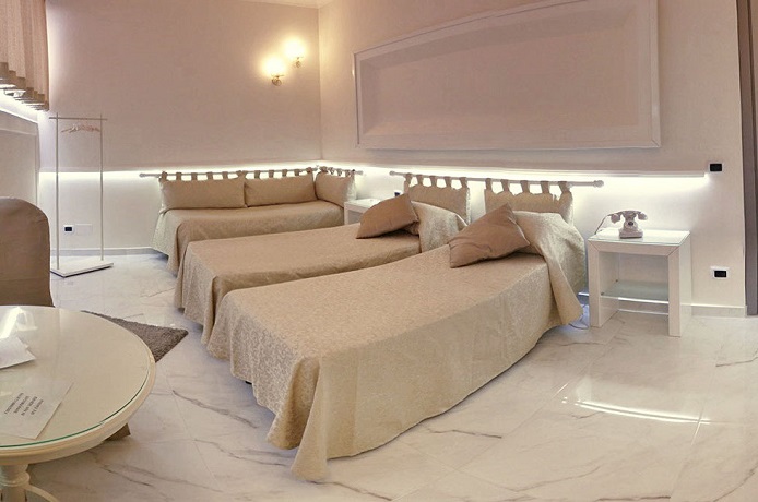 Camere Triple elegantemente arredate