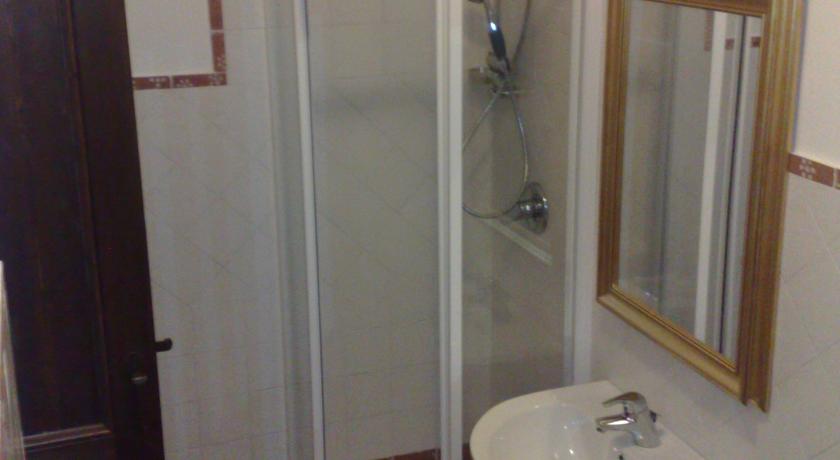Bagno con doccia