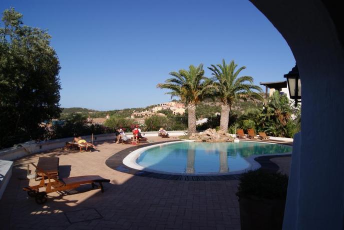 Piscina all'aperto residence vicino Porto Cervo