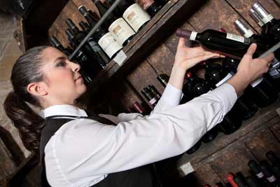 Particolare attenzione ai migliori vini locali