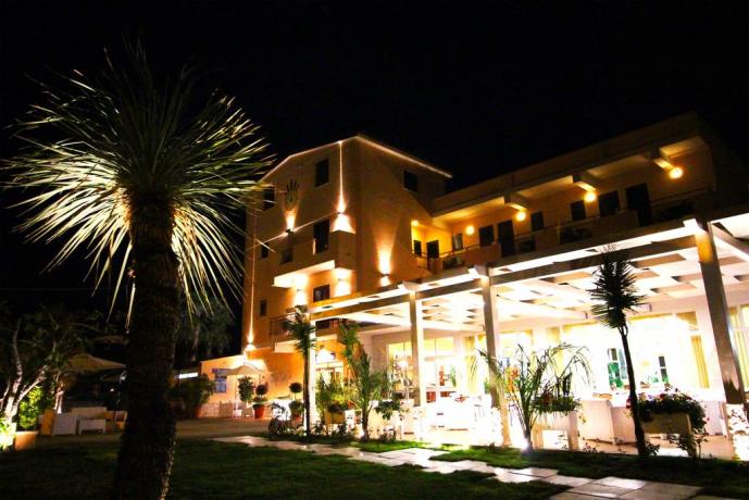 Hotel 3 stelle con piscina vicino Topea