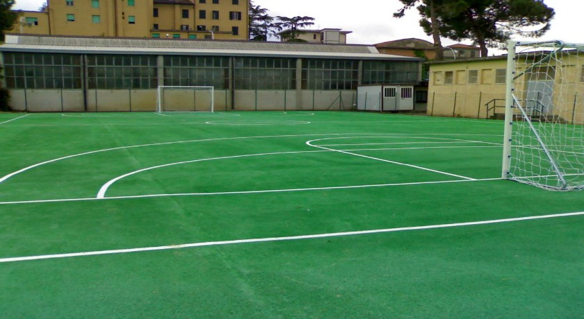 Campo in erba sintetica per ritiri a Chianciano