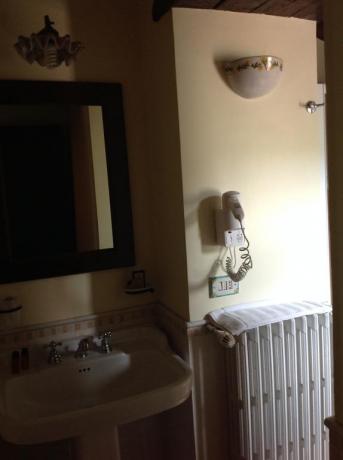 Bagno camera agriturismo Adrano vicino Paternò