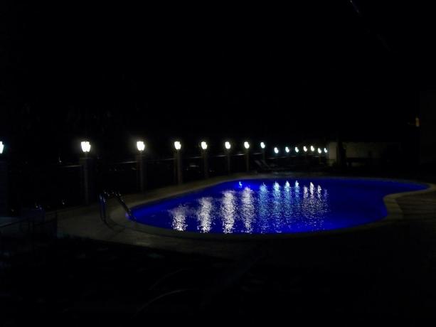Bagno di mezzanotte romantico sulle colline di Trevi