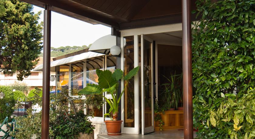 Hotel Passignano sul Trasimeno - Appartamenti Camere Ristorante Piscina panoramica 