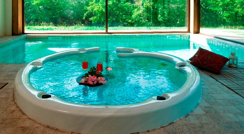 Piscina coperta salata e riscaldata Perugia