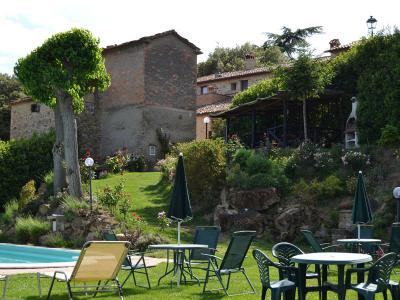 Appartamenti del Borgo visti dalla Piscina 